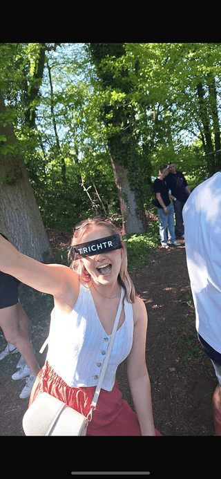 TRICHTR SPEED Brille getragen – Festival-Look